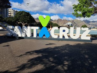 Gran letrero de Santa Cruz de Tenerife.