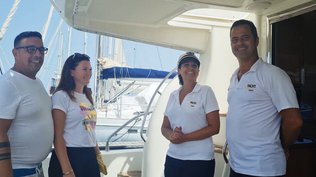 Unsere Crew mit zufriedenen Kunden